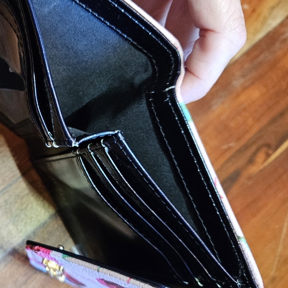 BETSEY JOHNSON FLORAL TRI FOLD PEBBLED LEATHER WALLET - Picture 8 of 8